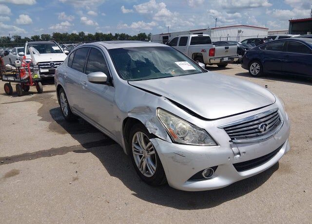 2015 INFINITI Q40