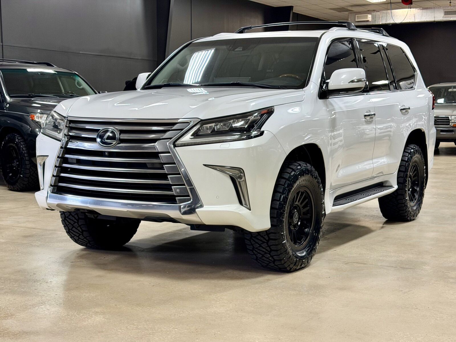 2016 LEXUS LX