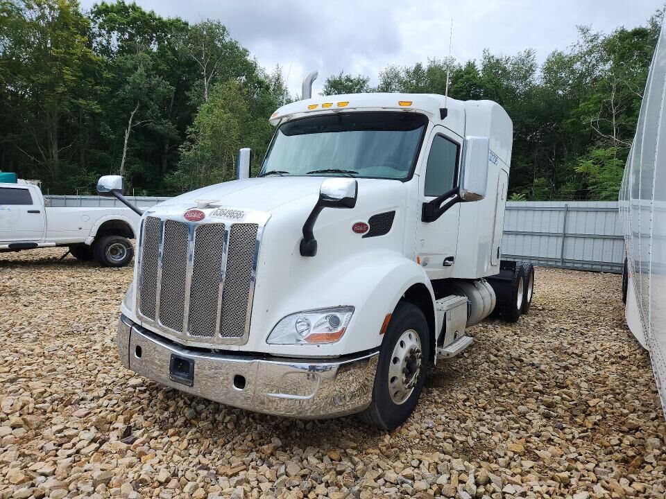 2017 PETERBILT 579