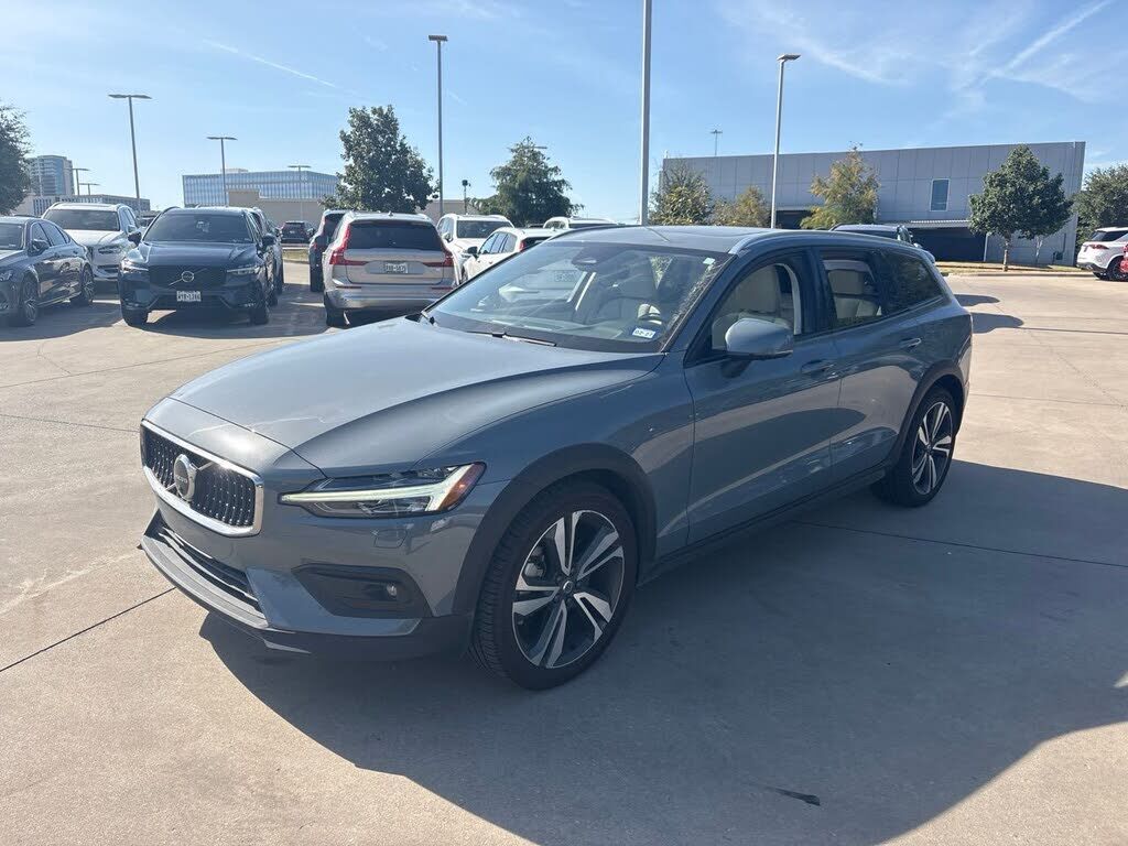 2024 VOLVO V60CC