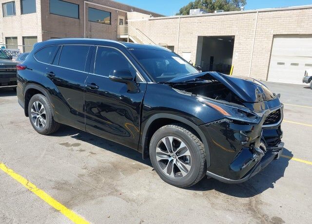 2021 TOYOTA Highlander