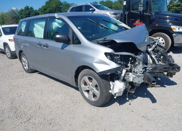 2016 TOYOTA Sienna