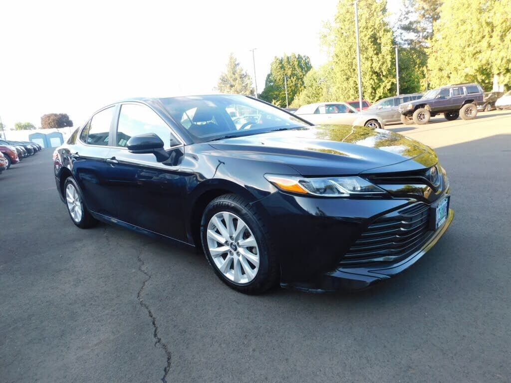 2019 TOYOTA Camry