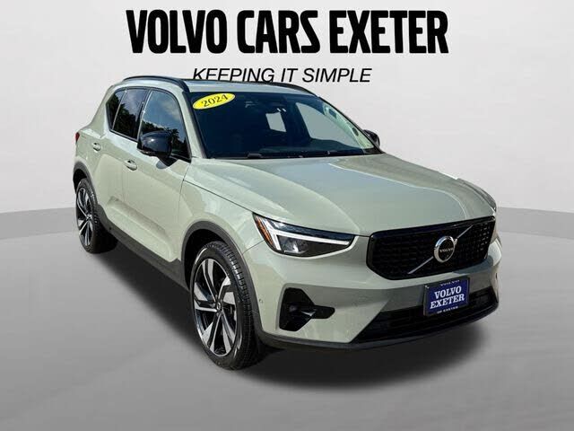 2024 VOLVO XC40