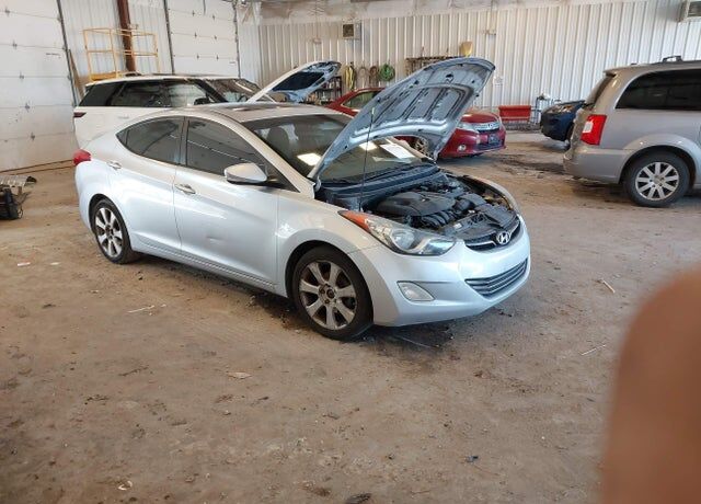 2013 HYUNDAI Elantra
