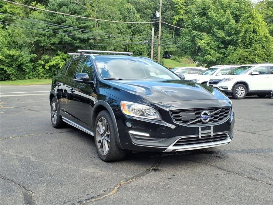 2017 VOLVO V60CC