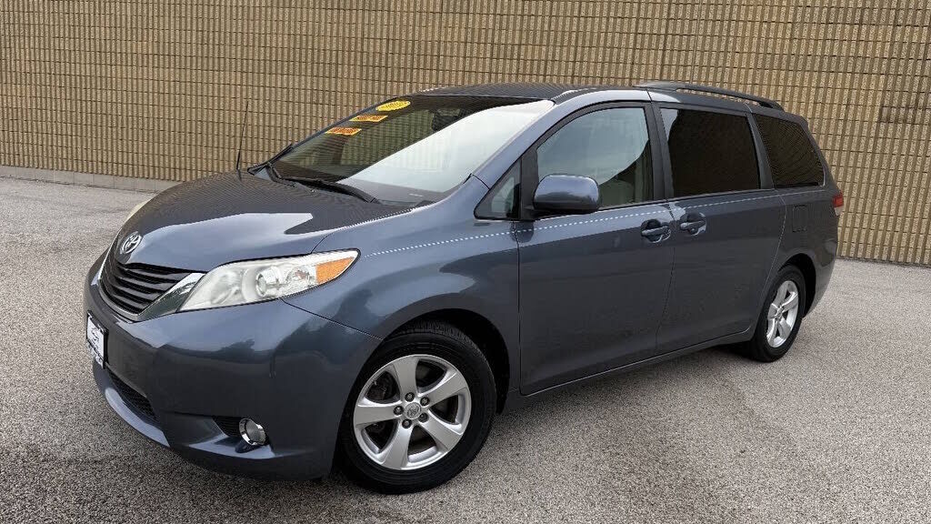 2013 TOYOTA Sienna