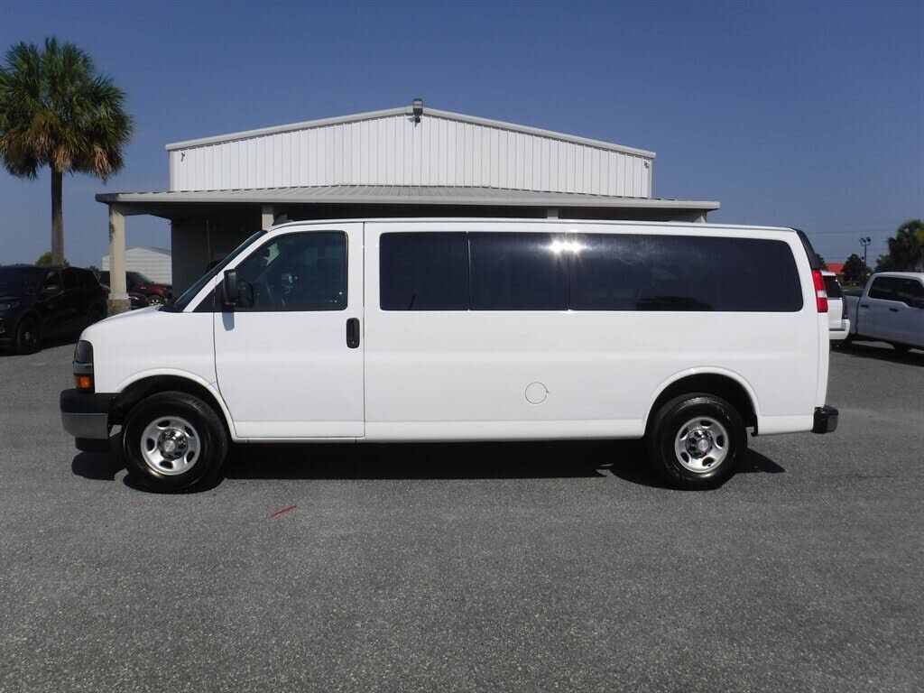 2020 CHEVROLET Express
