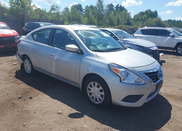 2017 NISSAN Versa