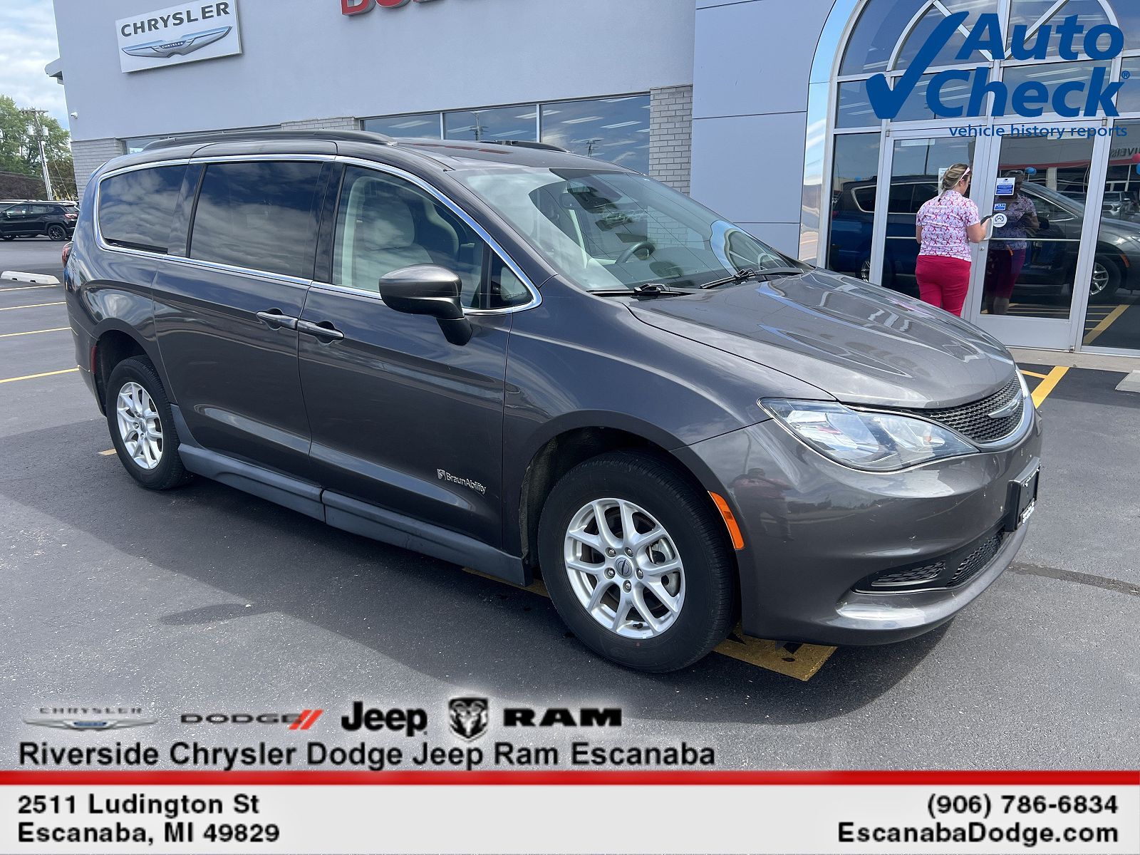 2021 CHRYSLER Voyager