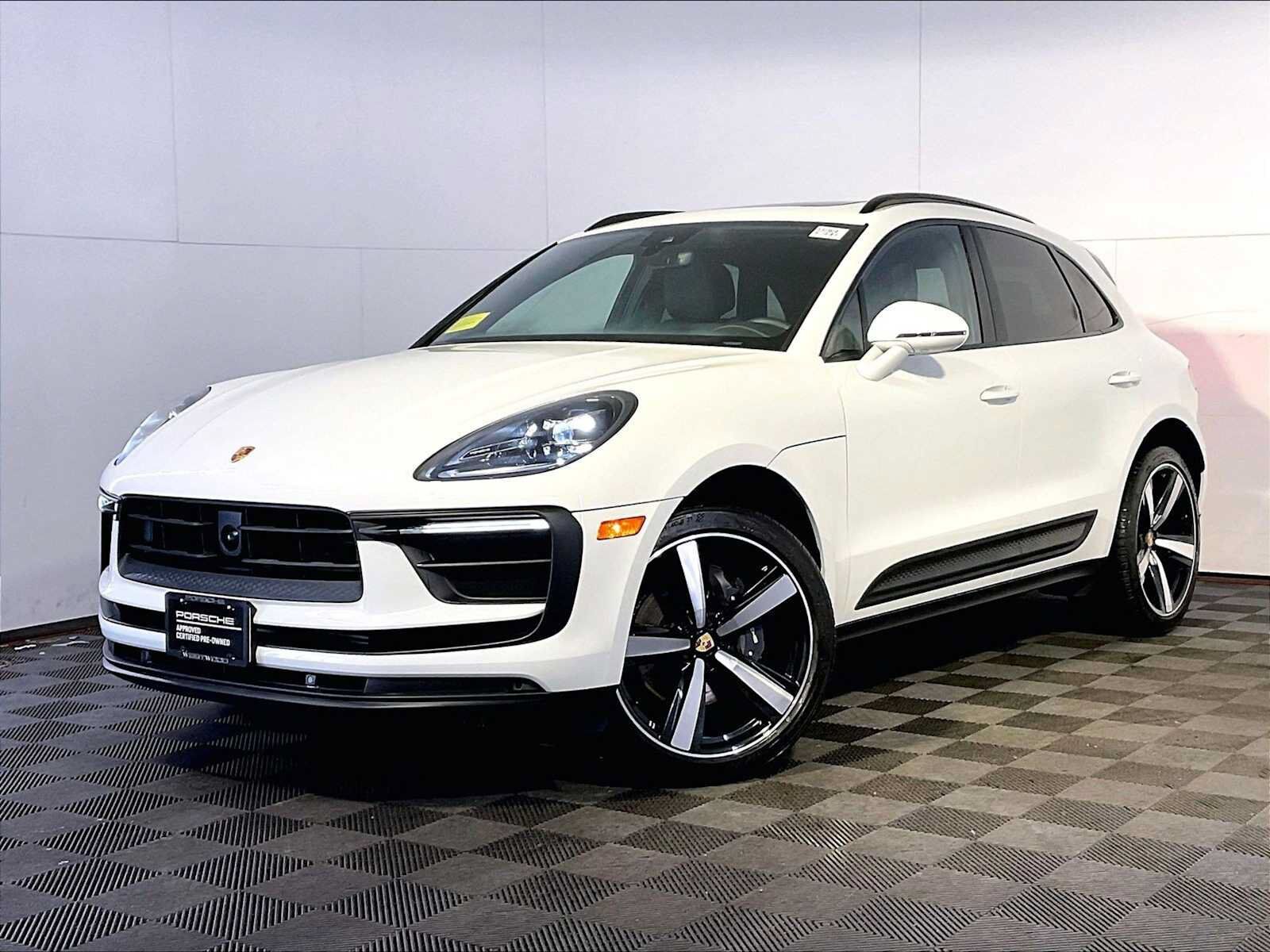 2023 PORSCHE Macan