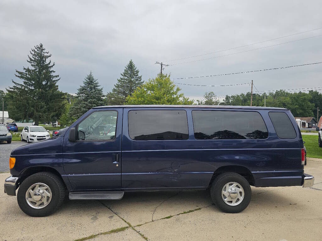 2005 FORD E-350