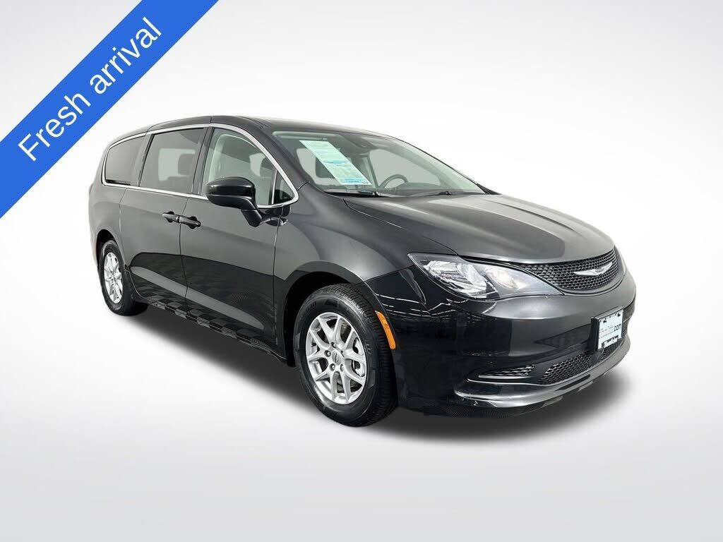 2023 CHRYSLER Voyager