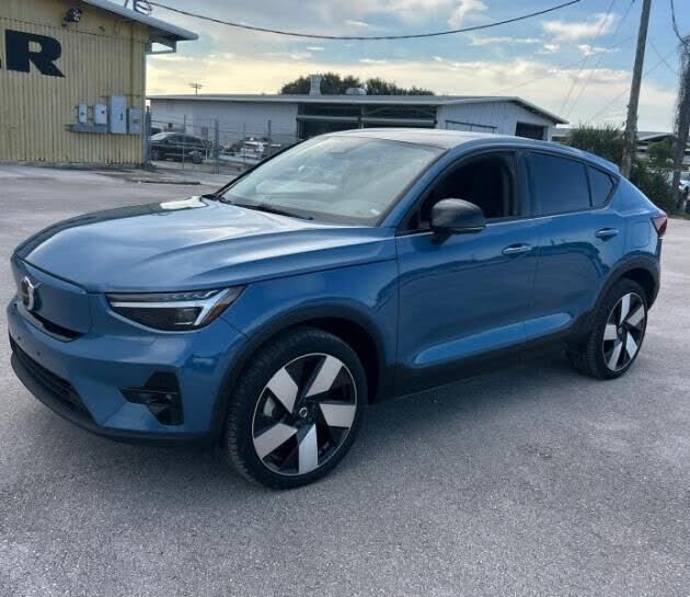 2023 VOLVO C40