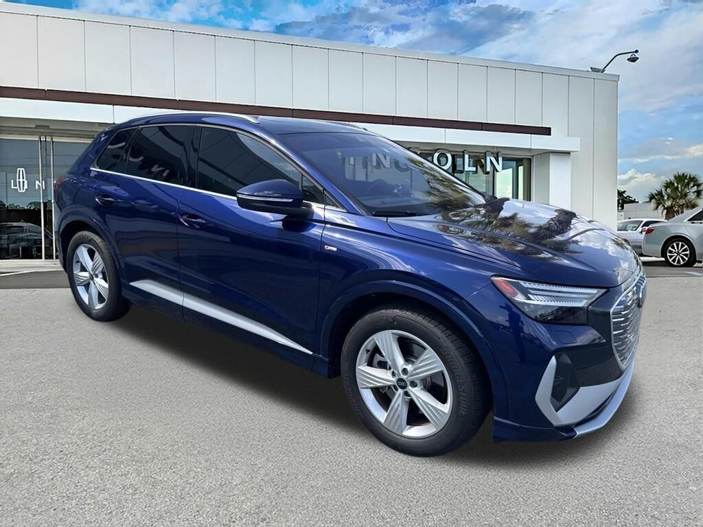 2025 AUDI Q4