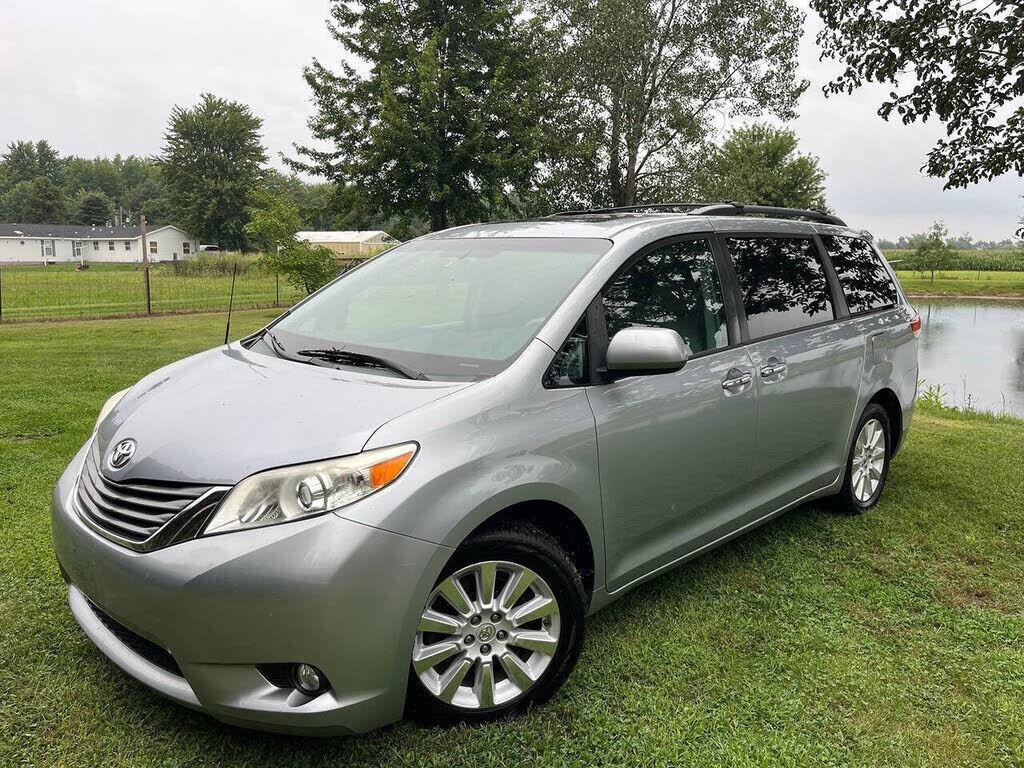 2014 TOYOTA Sienna