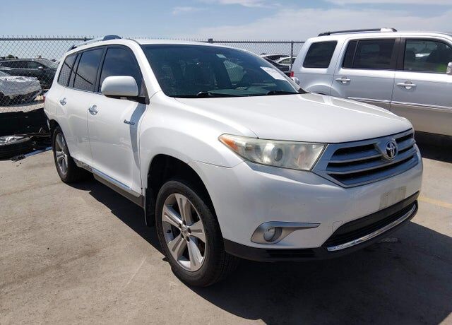 2013 TOYOTA Highlander