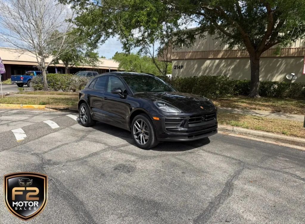 2023 PORSCHE Macan