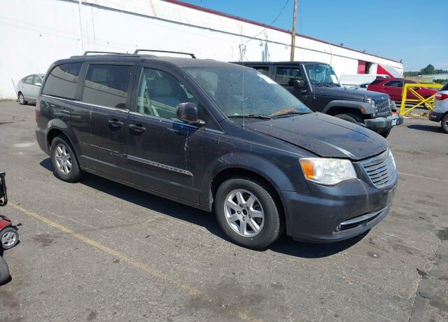 2013 CHRYSLER Town and Country