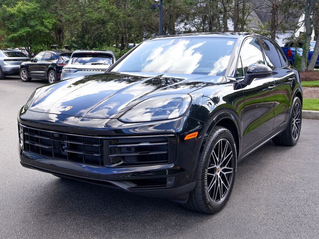 2025 PORSCHE Cayenne