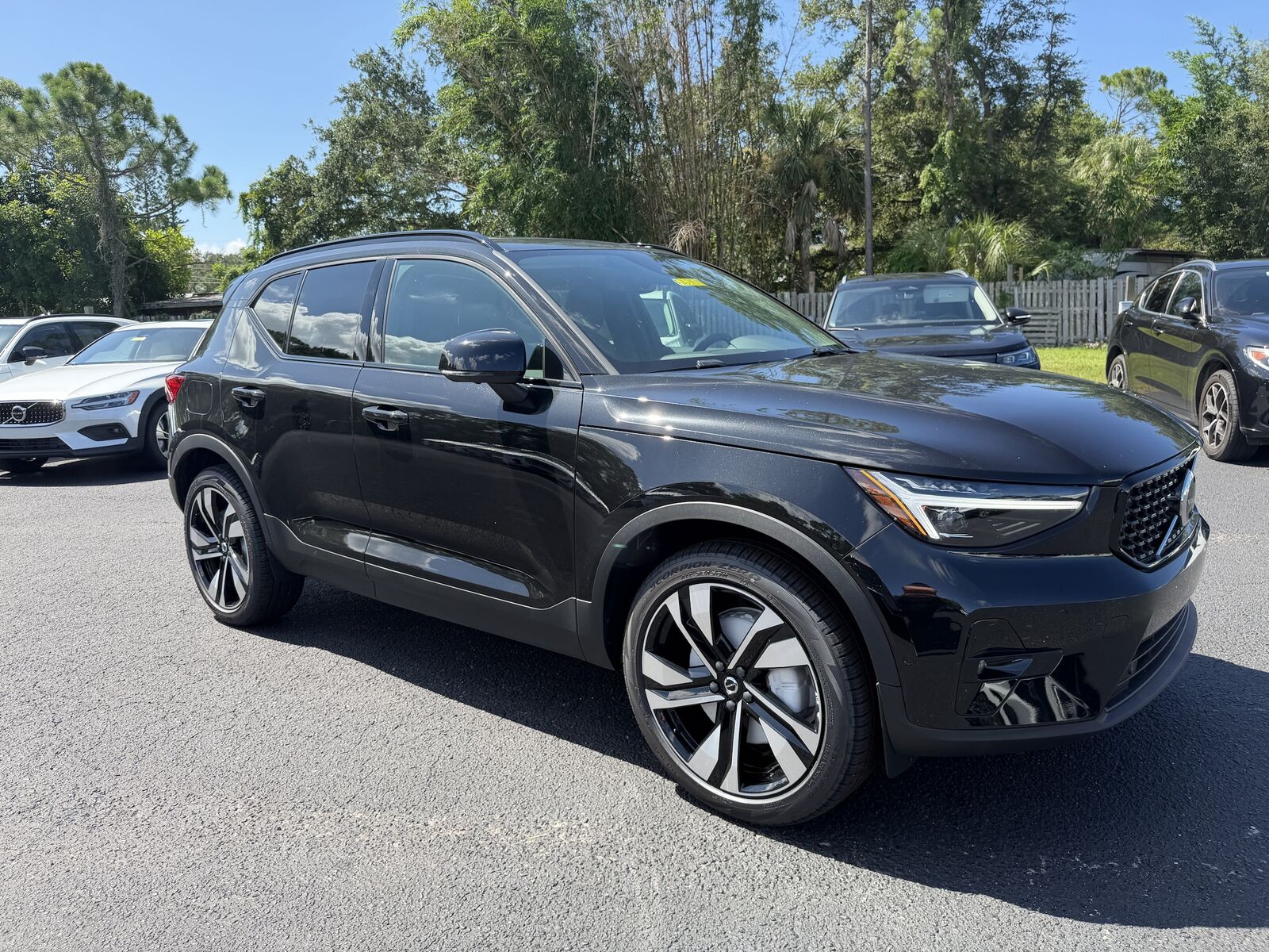2026 VOLVO XC40