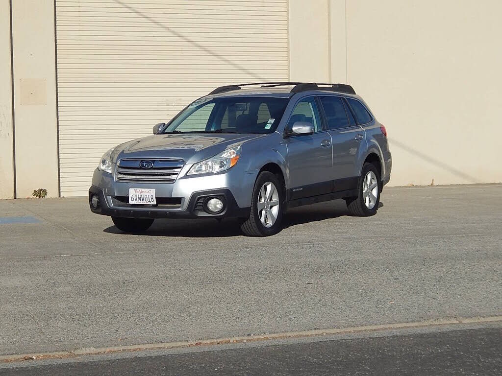 2013 SUBARU Outback