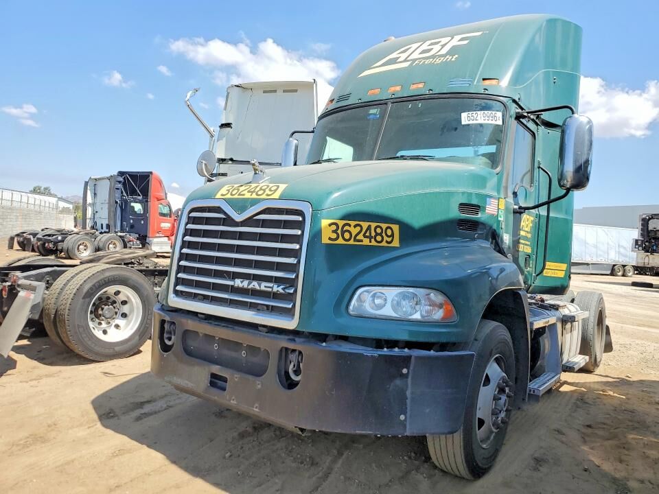 2017 MACK CXU