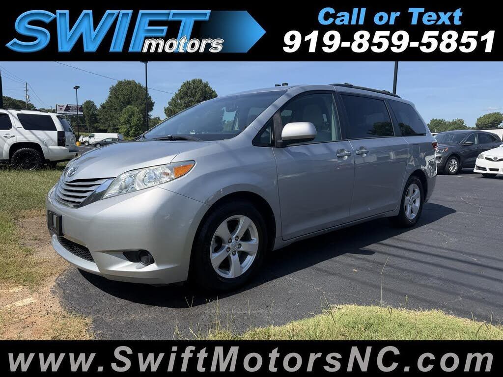 2016 TOYOTA Sienna