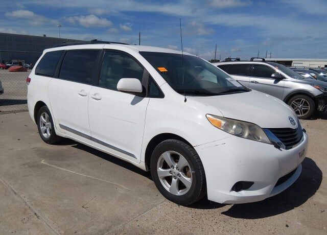 2012 TOYOTA Sienna
