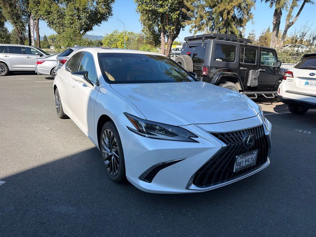 2024 LEXUS ES