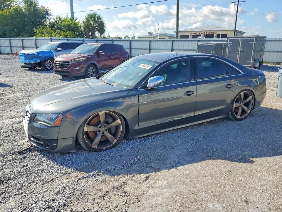 2014 AUDI S8