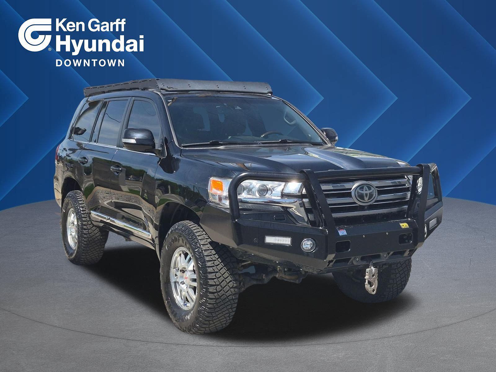 2017 TOYOTA Land Cruiser