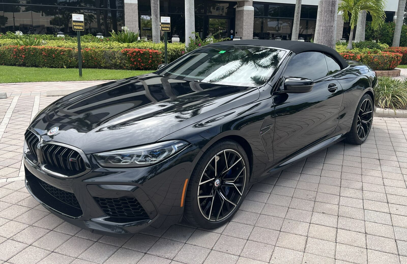 2023 BMW M8