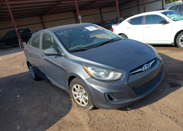 2013 HYUNDAI Accent