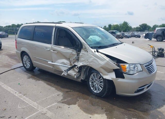 2015 CHRYSLER Town and Country
