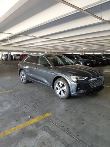 2024 AUDI Q8