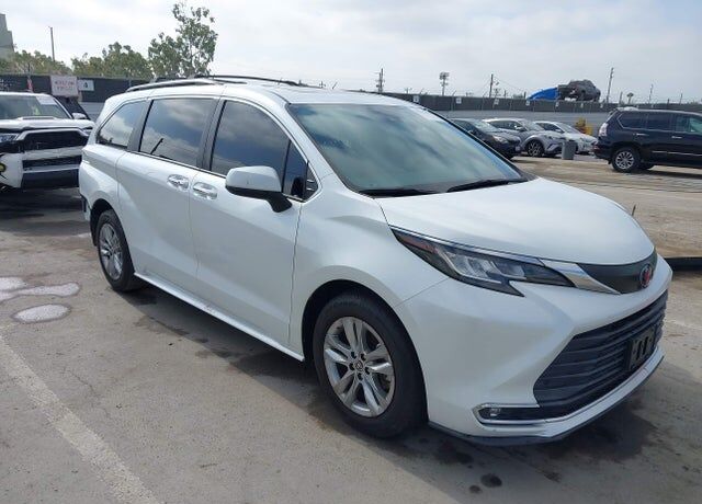 2022 TOYOTA Sienna
