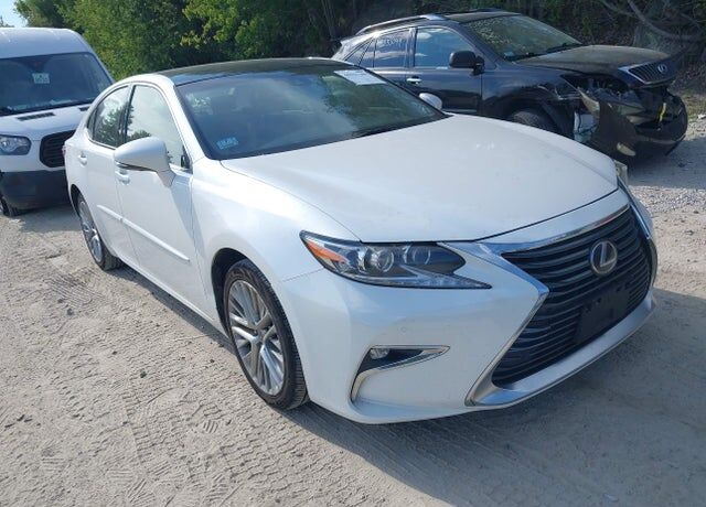 2016 LEXUS ES