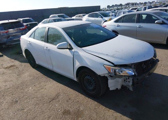2013 TOYOTA Camry