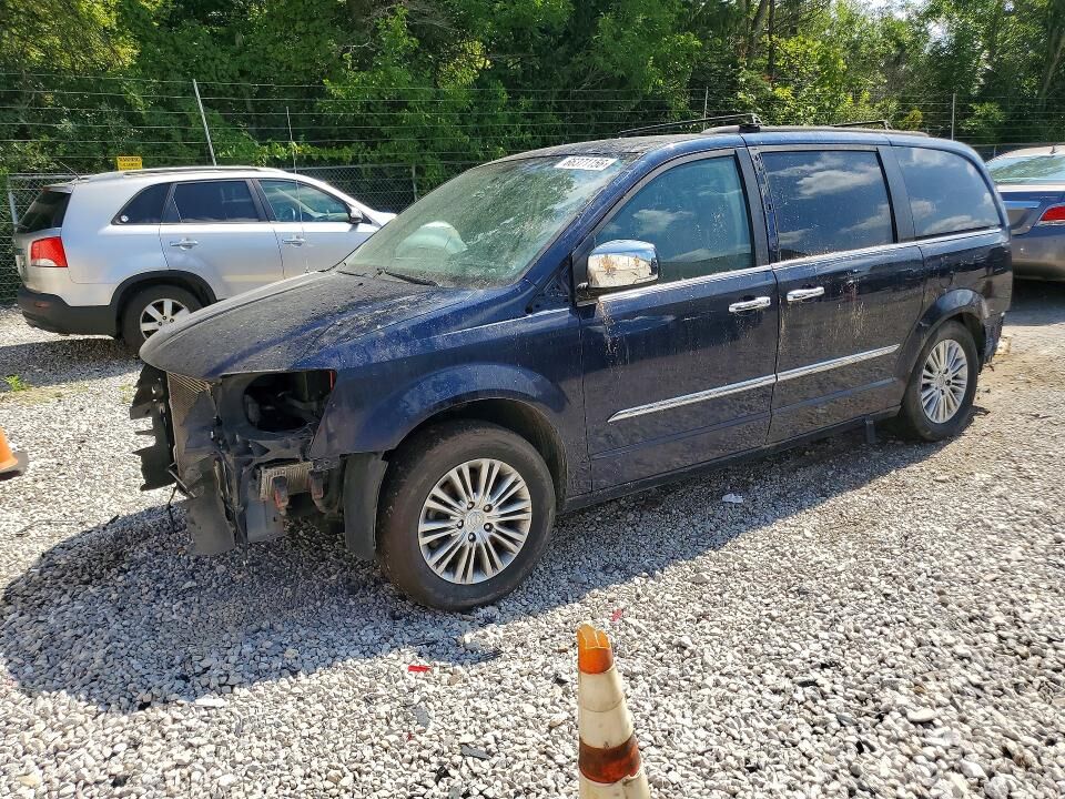 2013 CHRYSLER Town and Country