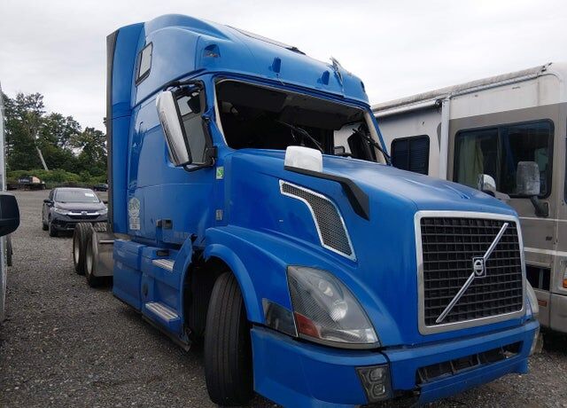 2015 VOLVO TRUCK VNL