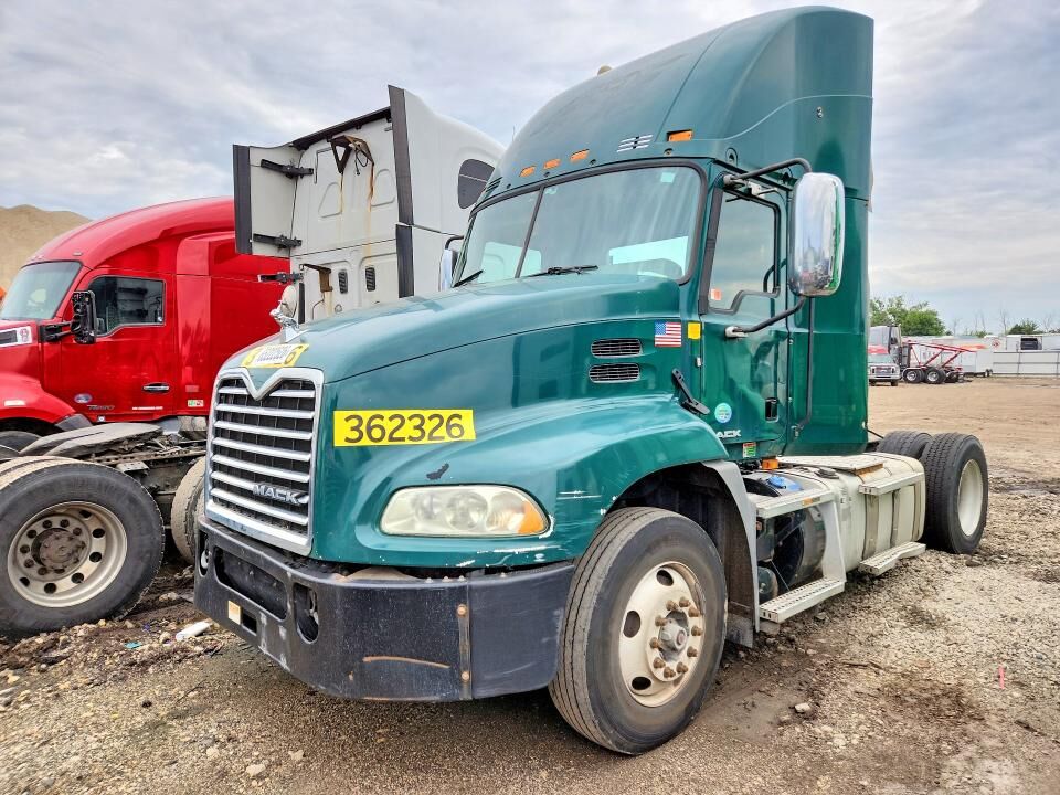 2017 MACK CXU