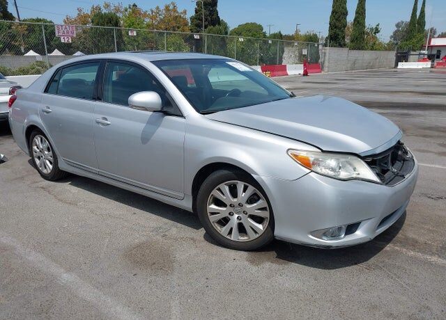 2012 TOYOTA Avalon
