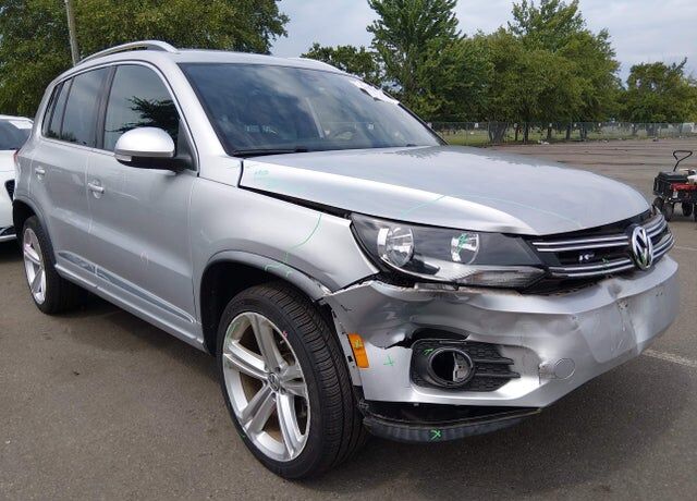 2016 VOLKSWAGEN Tiguan