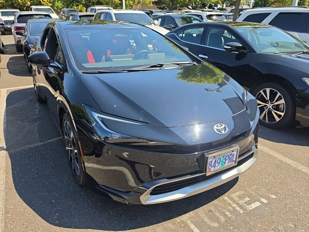 2024 TOYOTA Prius