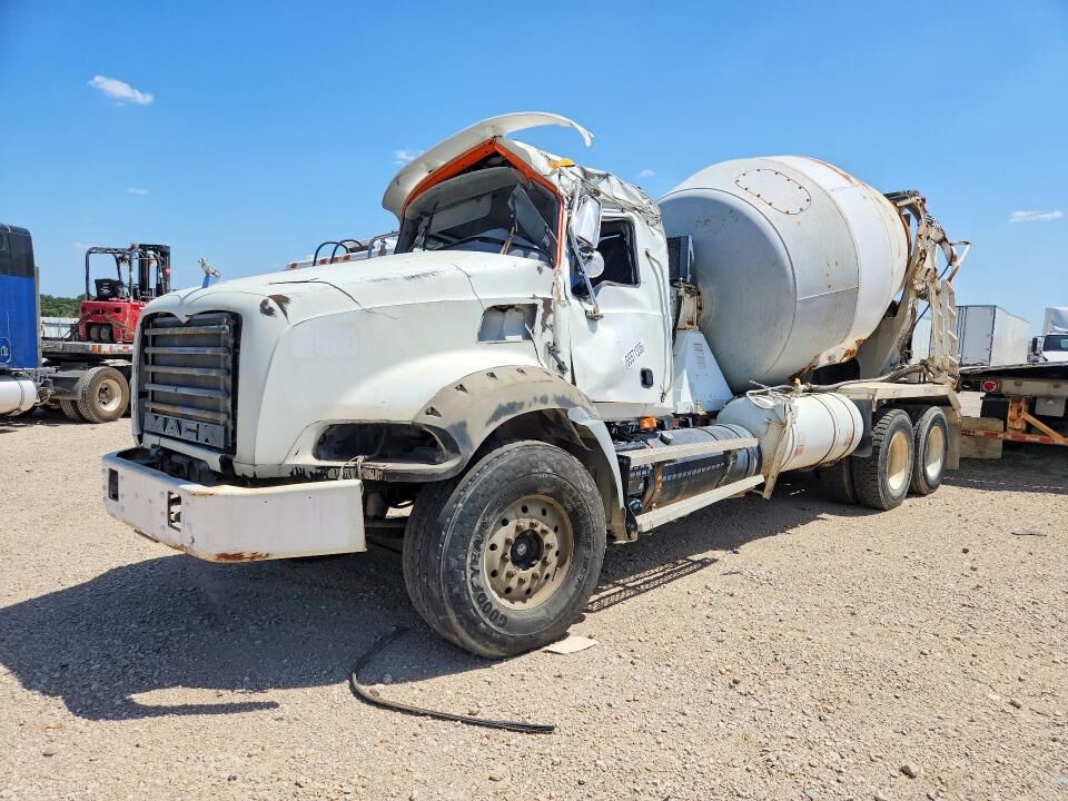 2009 MACK GU
