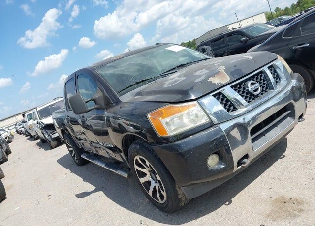 2013 NISSAN Titan