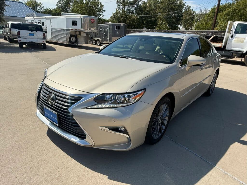 2018 LEXUS ES