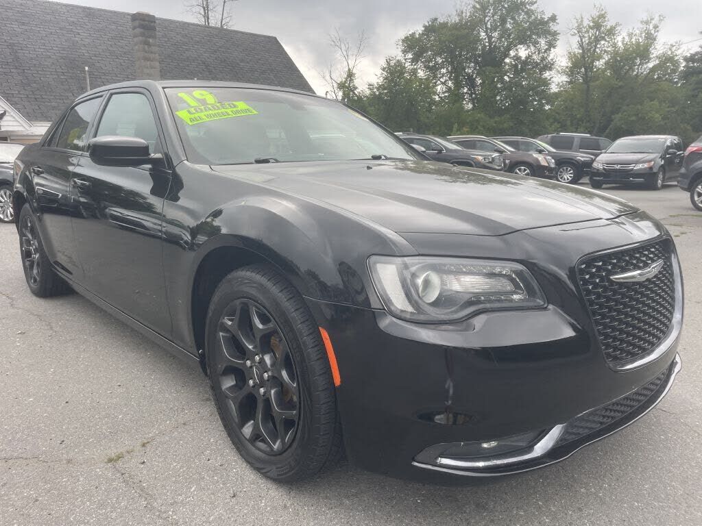 2019 CHRYSLER 300