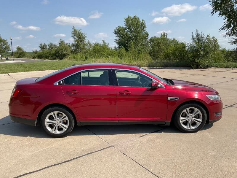 2014 FORD Taurus